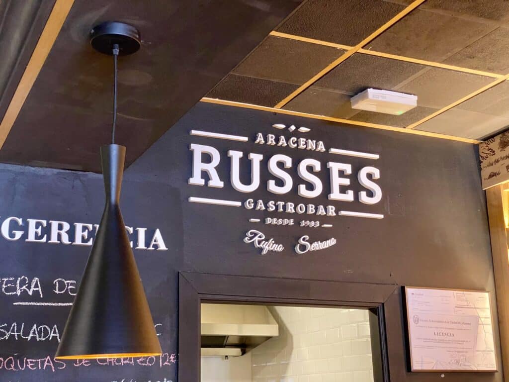 Russes Gastrobar: acogedor restaurante en Aracena (2023) 4 russes gastrobar