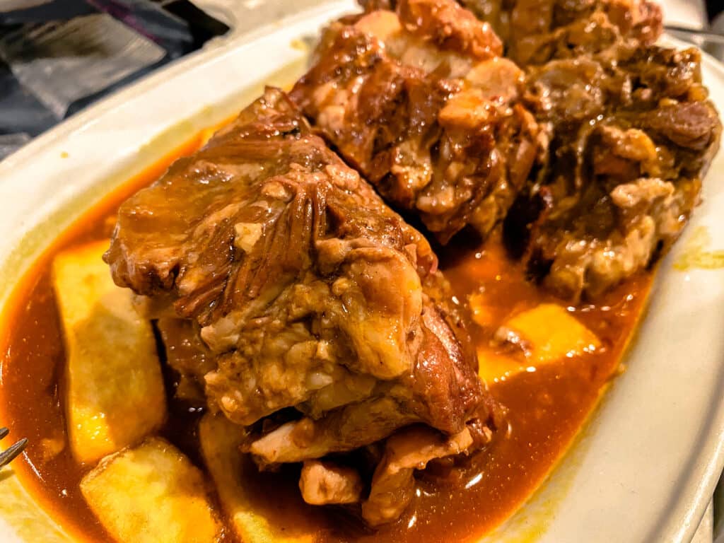 Taberna Sol y Sombra Sevilla: probamos el famoso rabo de toro (2023) 4 sol y sombra sevilla