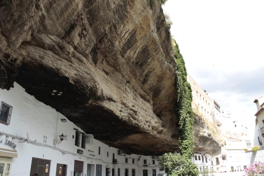 Setenil de las Bodegas: casas construidas en las rocas en este pintoresco pueblo de Cádiz 4 setenil de las bodegas