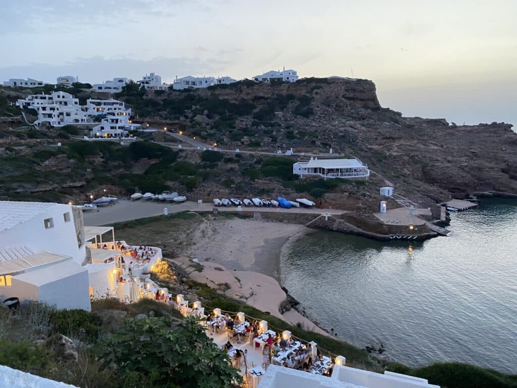 Ivette Menorca: siéntete como en Mykonos en este restaurante con vistas increíbles en Cala Morell 4 ivette menorca