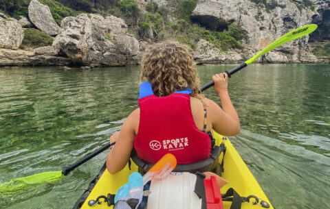 Ruta de las Cuevas en Cala en Porter: una experiencia increíble en kayak de la mano de Sports Kayak (Menorca) 27 cala en porter
