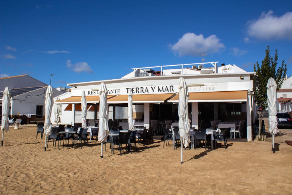 Tierra y Mar El Rompido: especialidad en carnes y pescados a la brasa con vistas al Río Piedras (2025) 4 tierra y mar el rompido