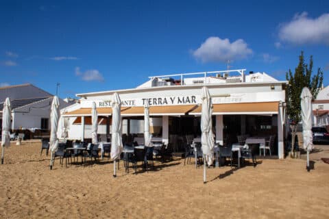 Tierra y Mar El Rompido: especialidad en carnes y pescados a la brasa con vistas al Río Piedras (2025) 6 tierra y mar el rompido