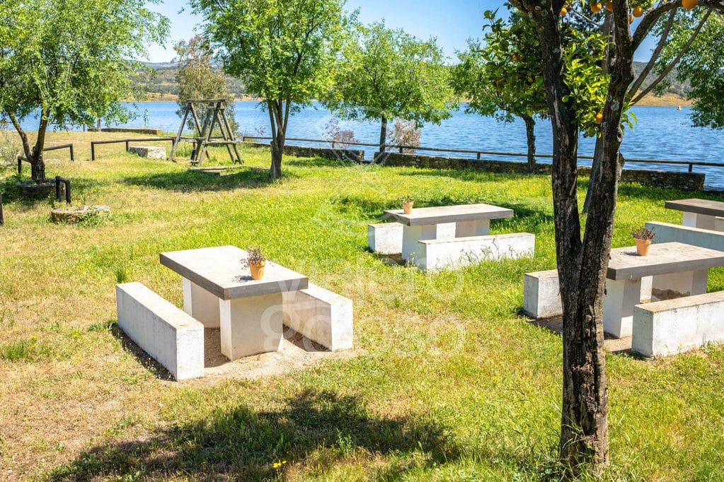 El Lago Secreto: uno de los restaurantes más sorprendentes de Huelva en 2026 está junto al Embalse de Aracena 11 el lago secreto